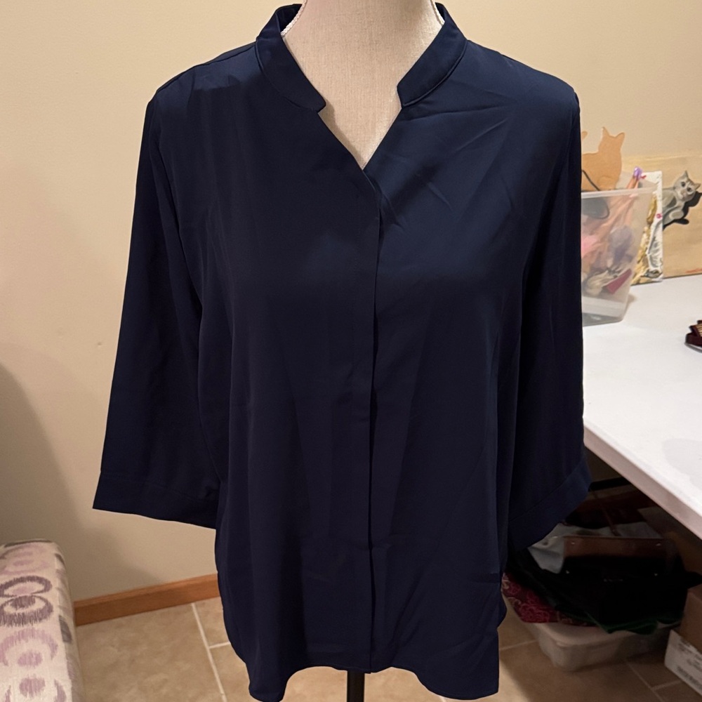Chic Women's Navy Blouse